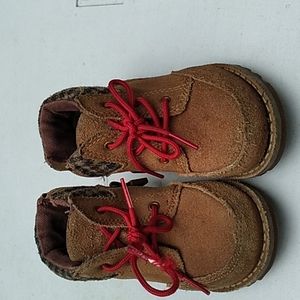 Toddler boy size 7 ugg boots